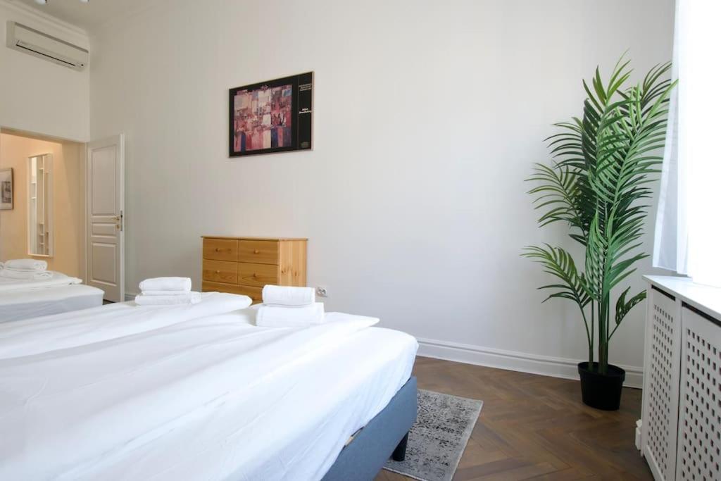 Premium Apartment By Hi5- Anker Apartment Budapest Exterior photo
