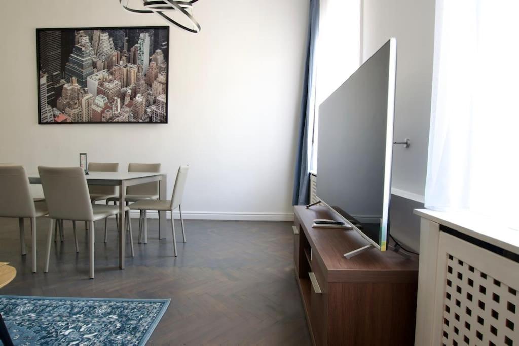 Premium Apartment By Hi5- Anker Apartment Budapest Exterior photo
